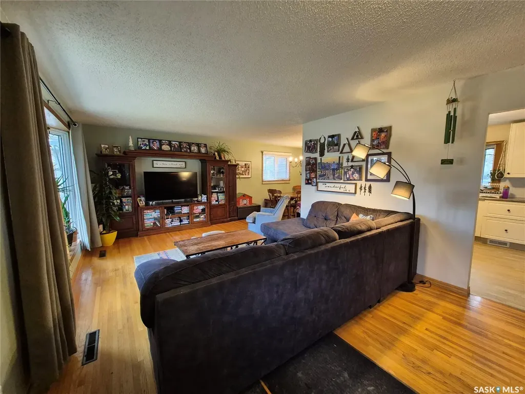 451 Woodlawn Crescent Weyburn SK S4H 0X5