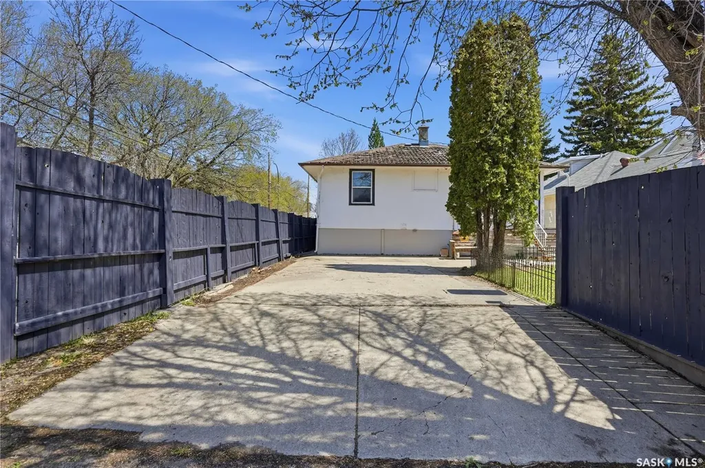 2022 Wascana Street Regina SK S4T 4J7