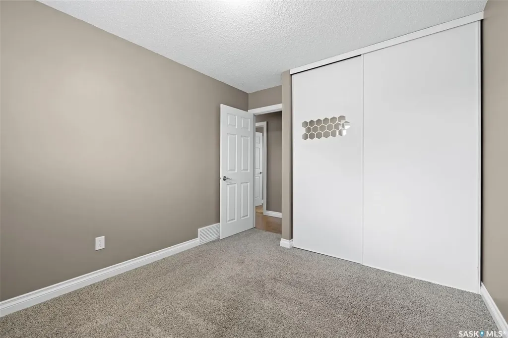 1015 Kenderdine Drive N Regina SK S4X 4H8