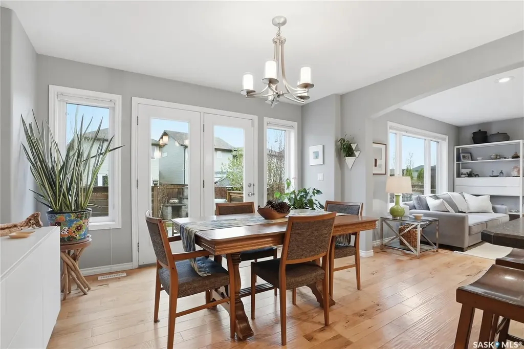 215 Whalley Crescent Saskatoon SK S7T 0E6