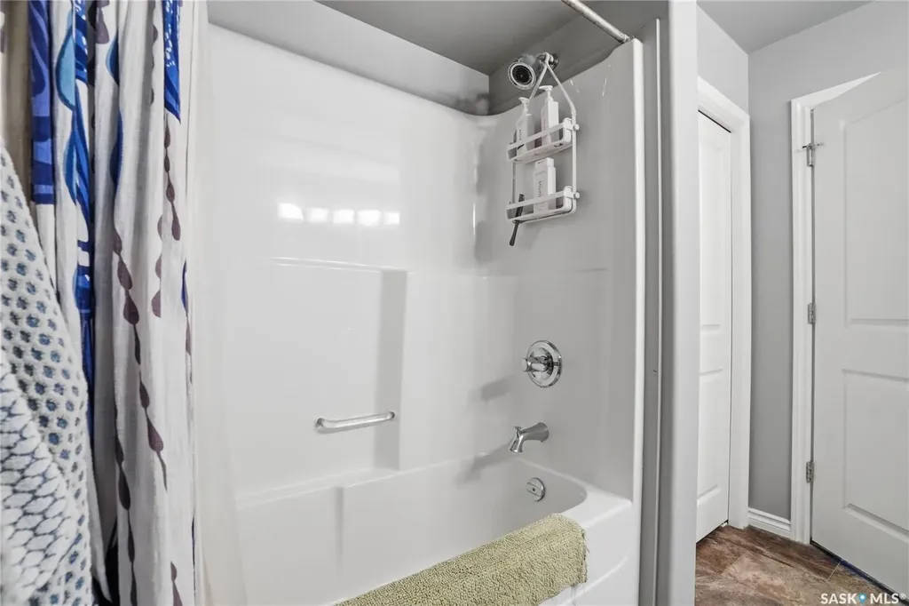 215 Whalley Crescent Saskatoon SK S7T 0E6