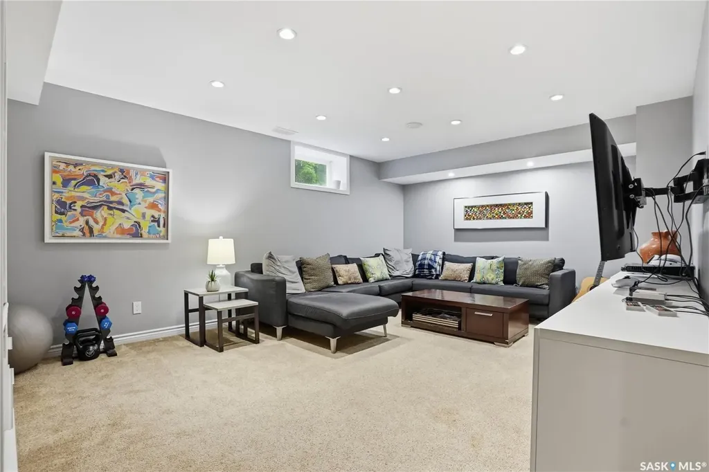 215 Whalley Crescent Saskatoon SK S7T 0E6