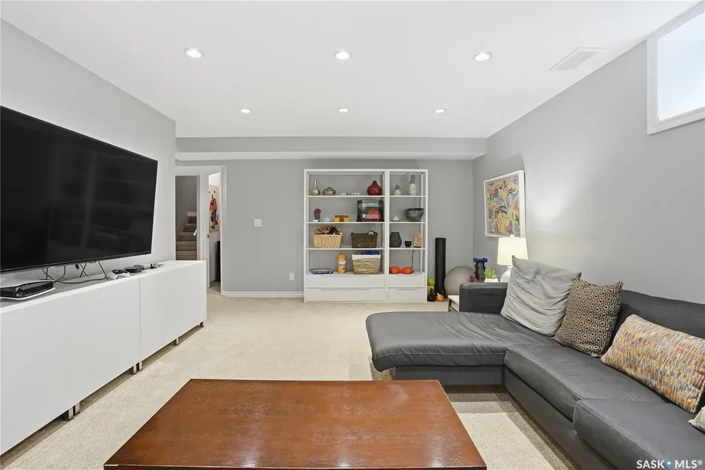 215 Whalley Crescent Saskatoon SK S7T 0E6