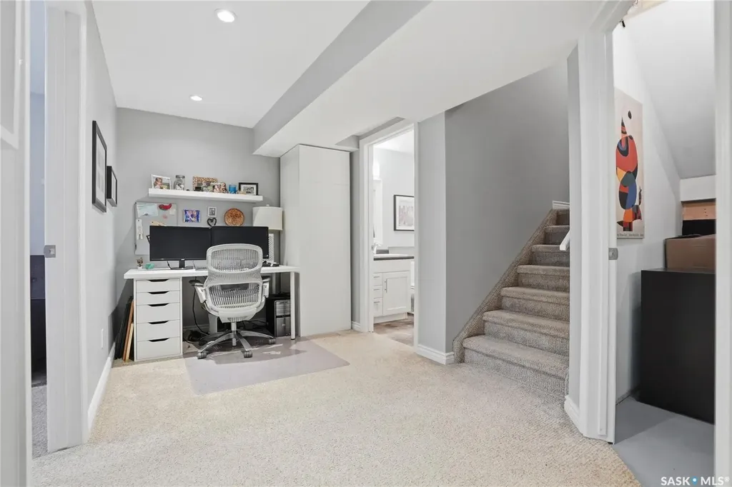 215 Whalley Crescent Saskatoon SK S7T 0E6