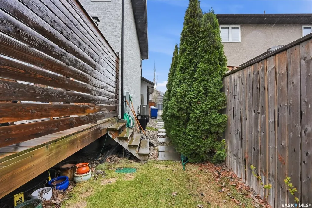 215 Whalley Crescent Saskatoon SK S7T 0E6
