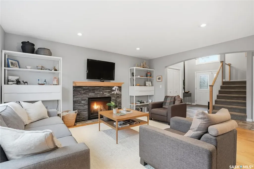 215 Whalley Crescent Saskatoon SK S7T 0E6