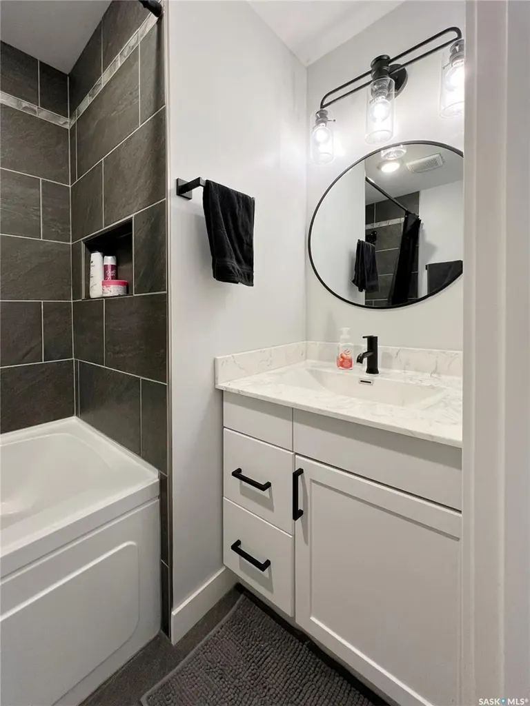810 1st Street Estevan SK S4A 0G3