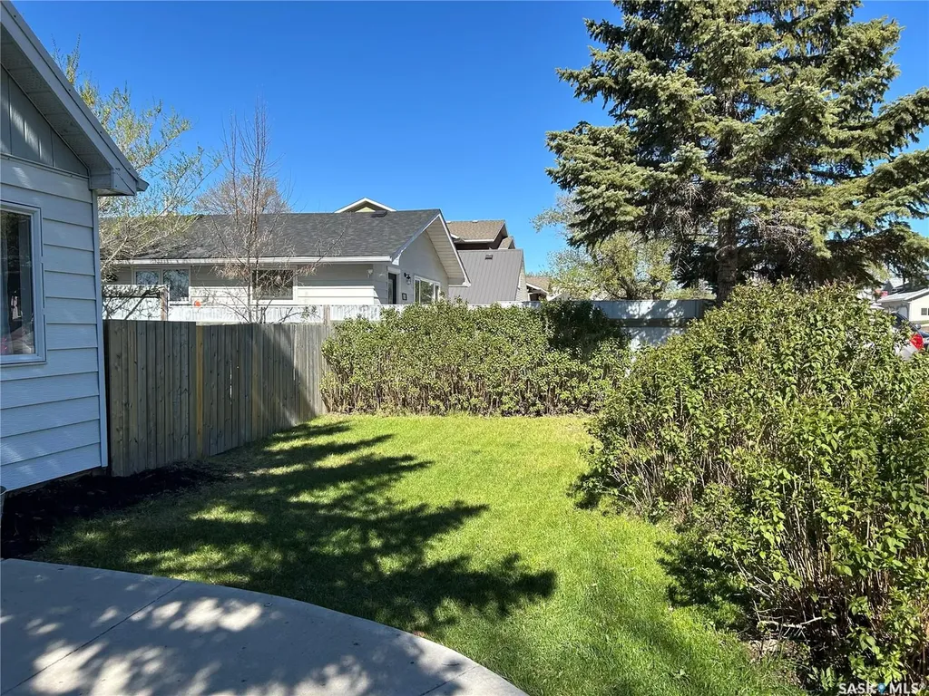 810 1st Street Estevan SK S4A 0G3