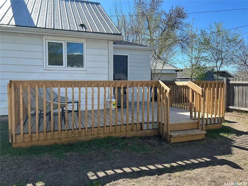 810 1st Street Estevan SK S4A 0G3