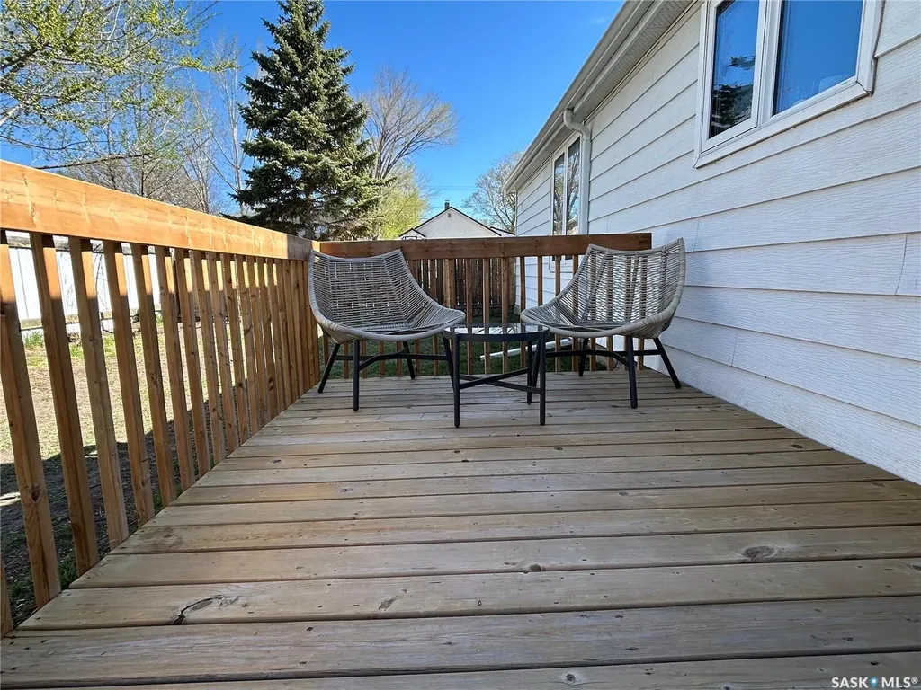 810 1st Street Estevan SK S4A 0G3