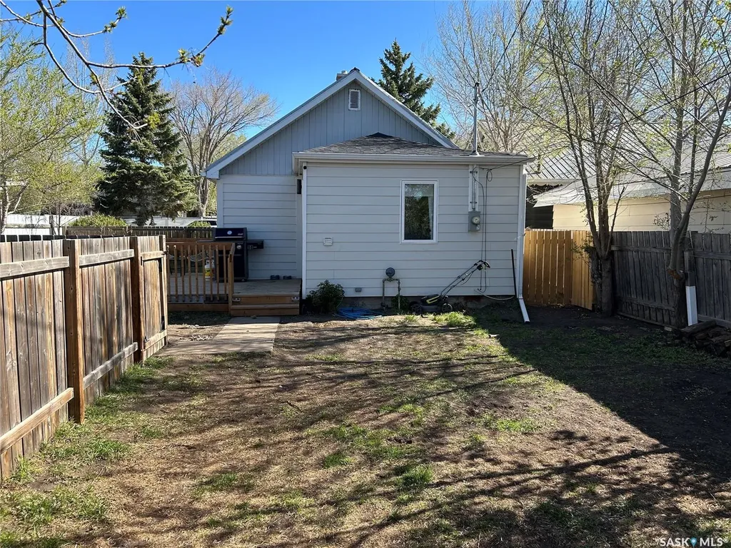 810 1st Street Estevan SK S4A 0G3