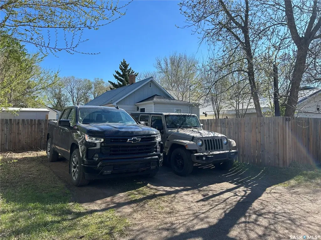 810 1st Street Estevan SK S4A 0G3