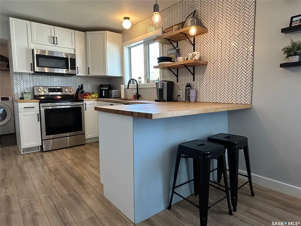 810 1st Street Estevan SK S4A 0G3
