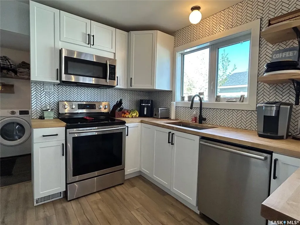810 1st Street Estevan SK S4A 0G3