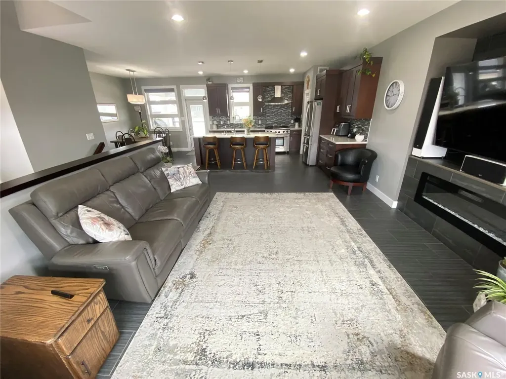 44 Stillwater Bay Yorkton SK S3N 0E6