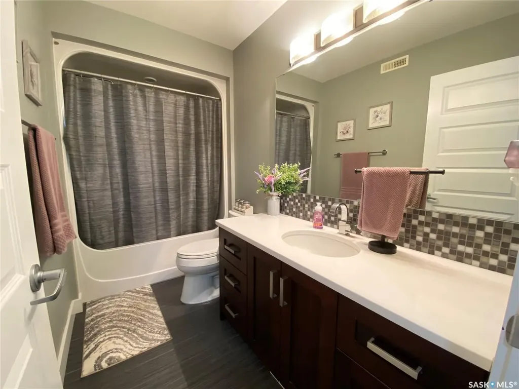 44 Stillwater Bay Yorkton SK S3N 0E6