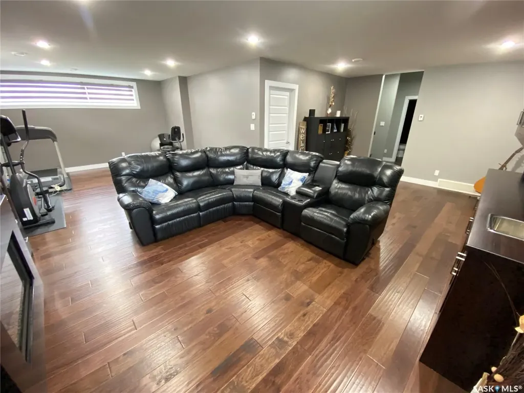 44 Stillwater Bay Yorkton SK S3N 0E6