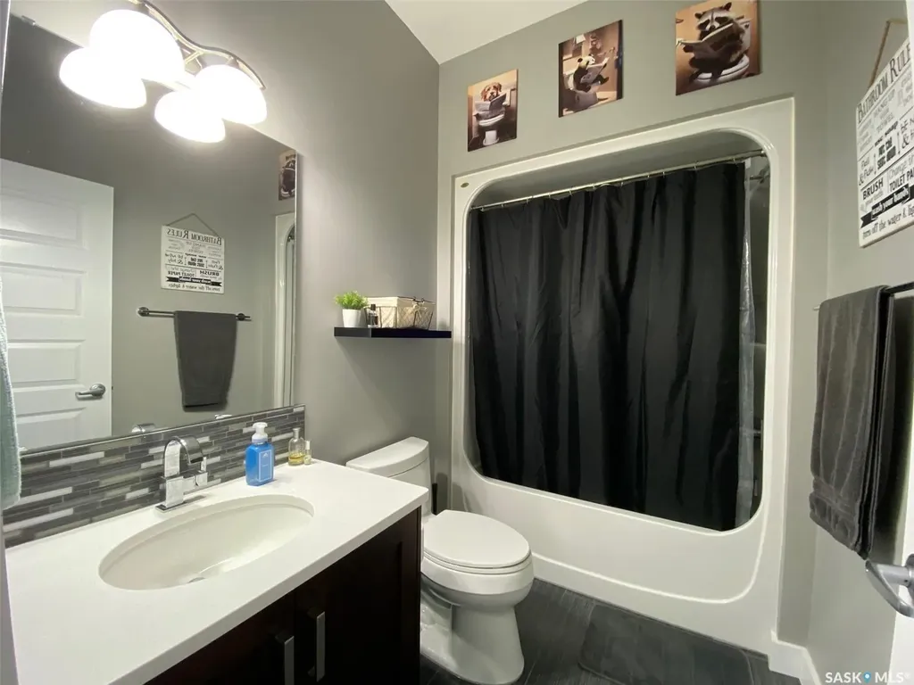 44 Stillwater Bay Yorkton SK S3N 0E6