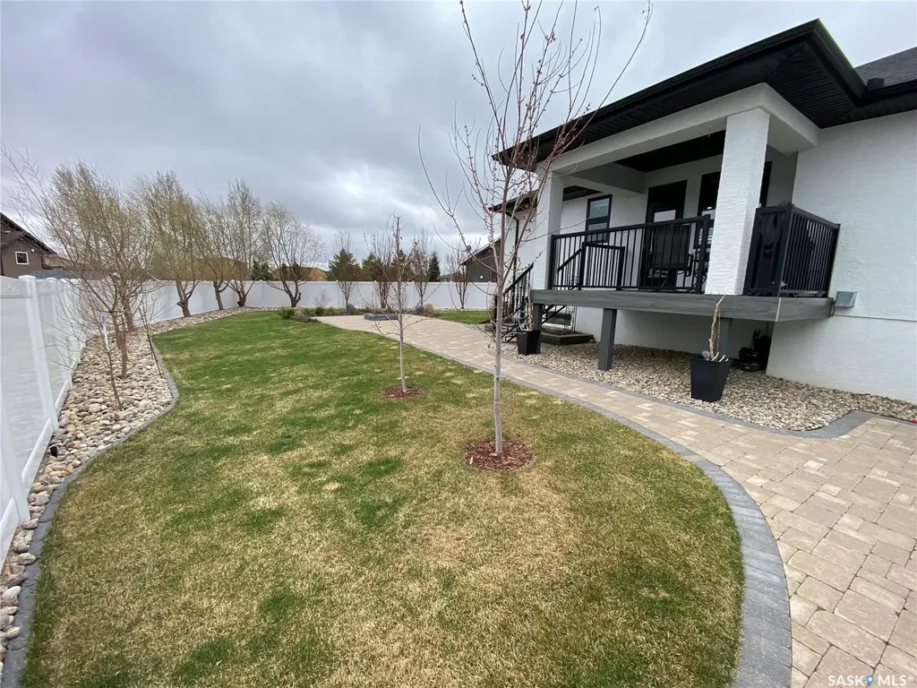 44 Stillwater Bay Yorkton SK S3N 0E6