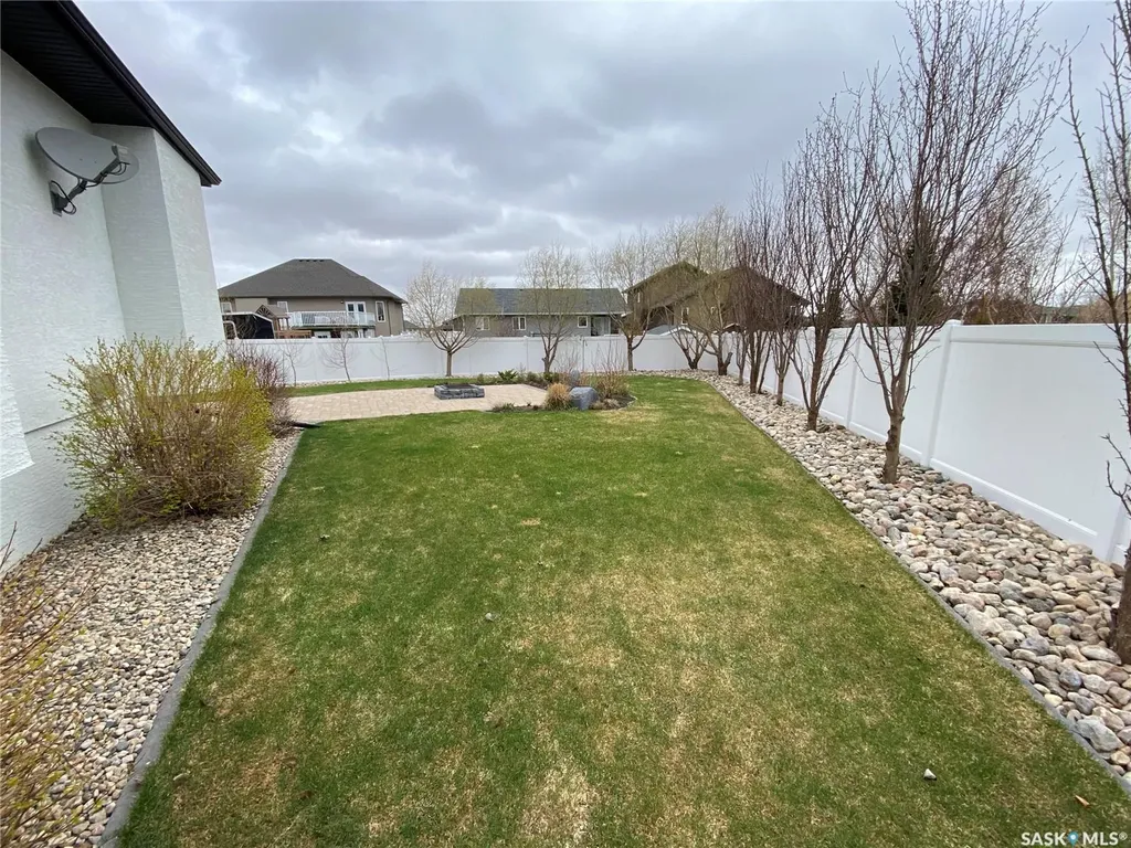 44 Stillwater Bay Yorkton SK S3N 0E6