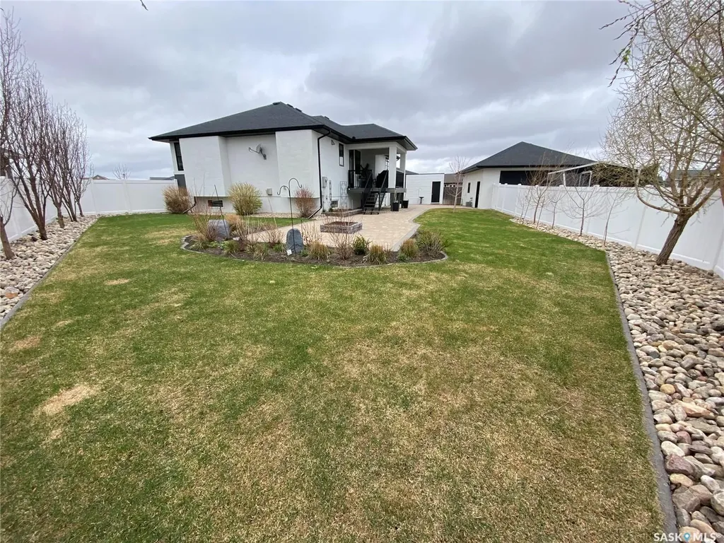 44 Stillwater Bay Yorkton SK S3N 0E6