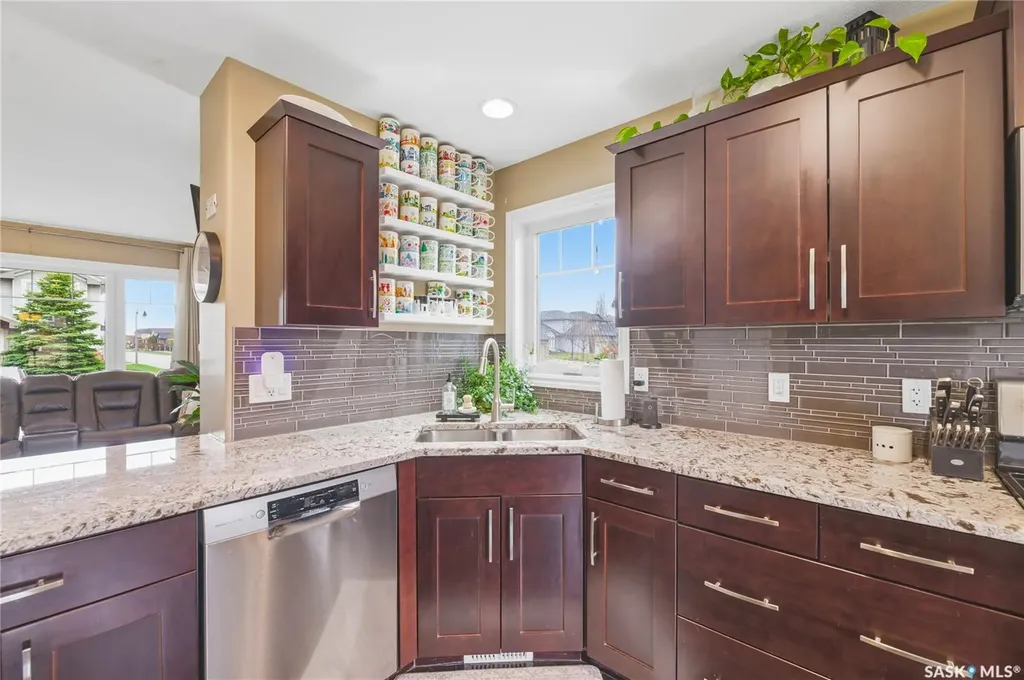 386 Levalley Cove Saskatoon SK S7T 0H5