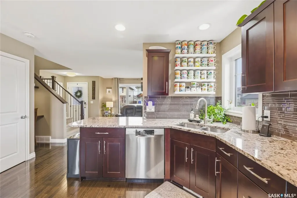 386 Levalley Cove Saskatoon SK S7T 0H5