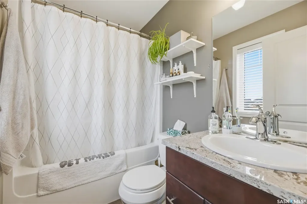 386 Levalley Cove Saskatoon SK S7T 0H5