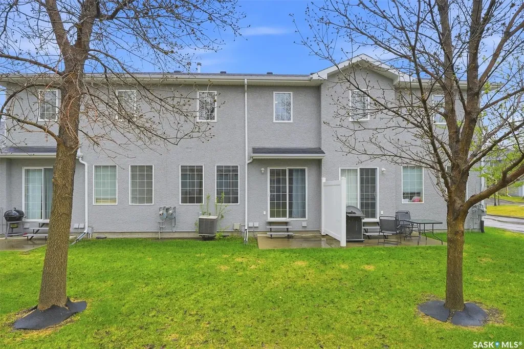 425 Bayfield Crescent Saskatoon SK S7V 1E6