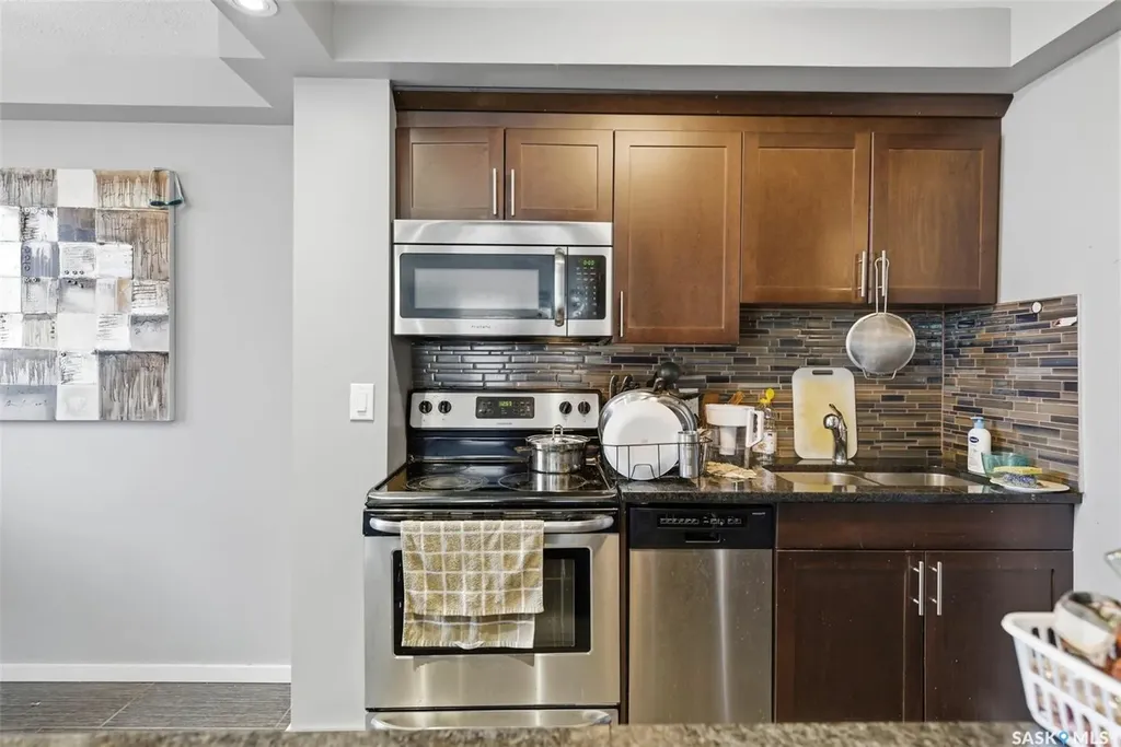 320 5th Avenue N Saskatoon SK S7K 2P5