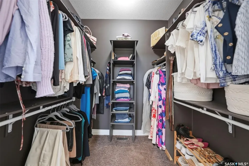 222 Fawcett Crescent Saskatoon SK S7T 0E9