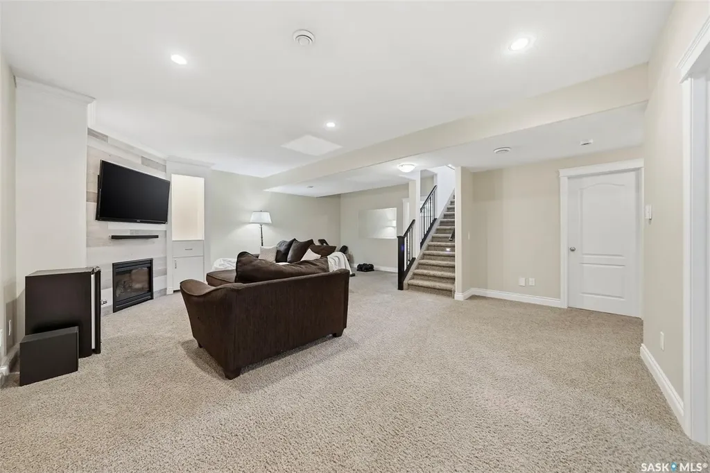 222 Fawcett Crescent Saskatoon SK S7T 0E9