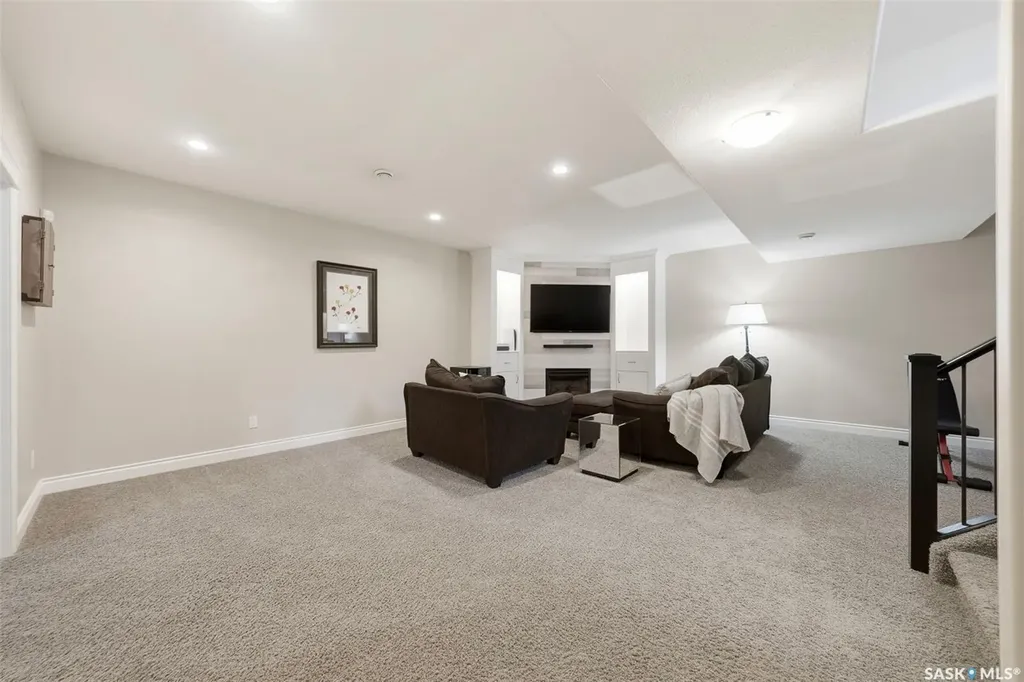 222 Fawcett Crescent Saskatoon SK S7T 0E9