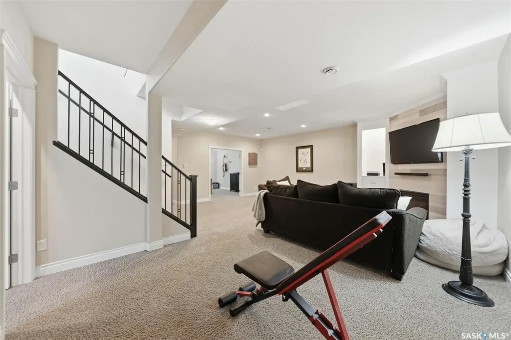 222 Fawcett Crescent Saskatoon SK S7T 0E9