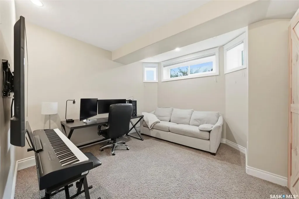 222 Fawcett Crescent Saskatoon SK S7T 0E9