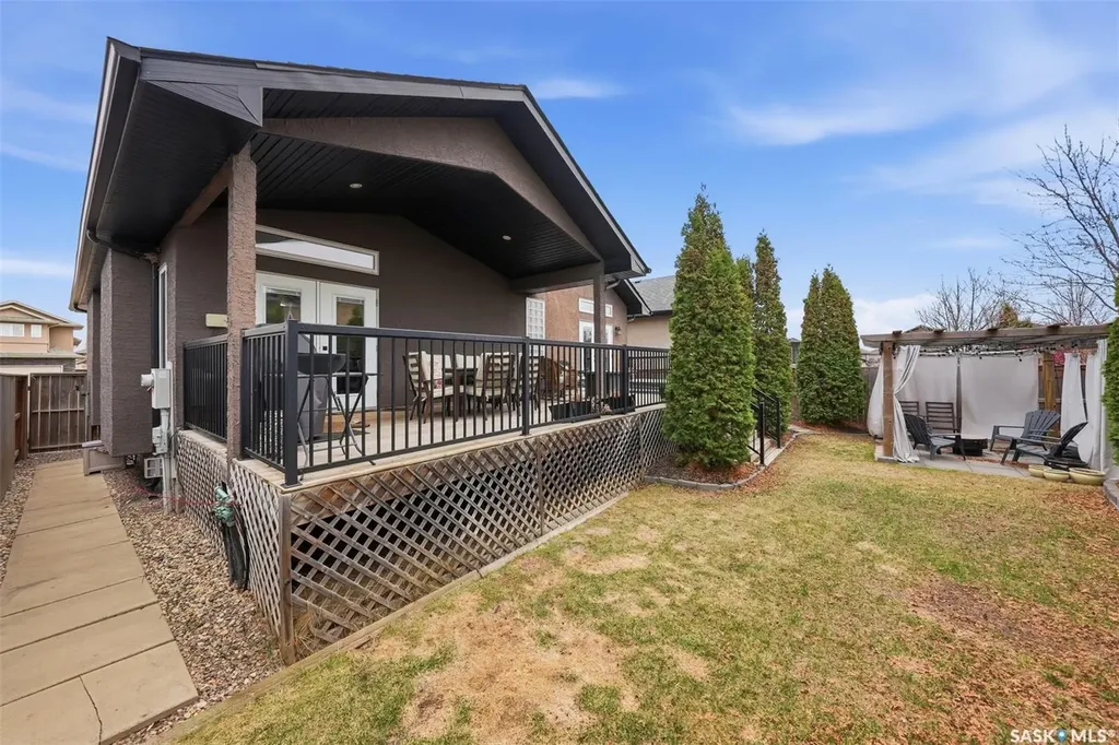 222 Fawcett Crescent Saskatoon SK S7T 0E9