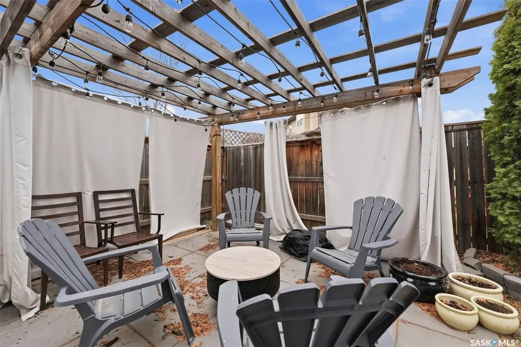 222 Fawcett Crescent Saskatoon SK S7T 0E9