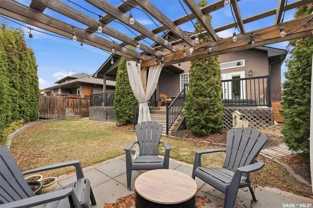 222 Fawcett Crescent Saskatoon SK S7T 0E9