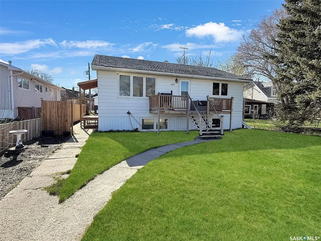 620 8th Avenue NE Swift Current SK S9H 2R3