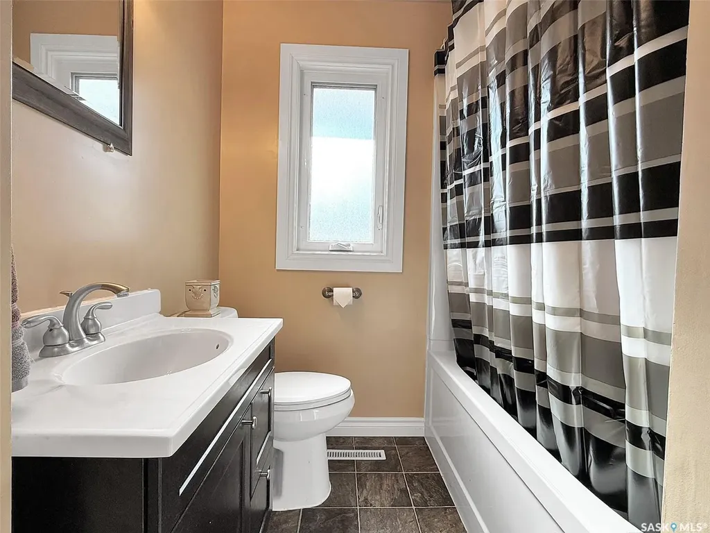 620 8th Avenue NE Swift Current SK S9H 2R3