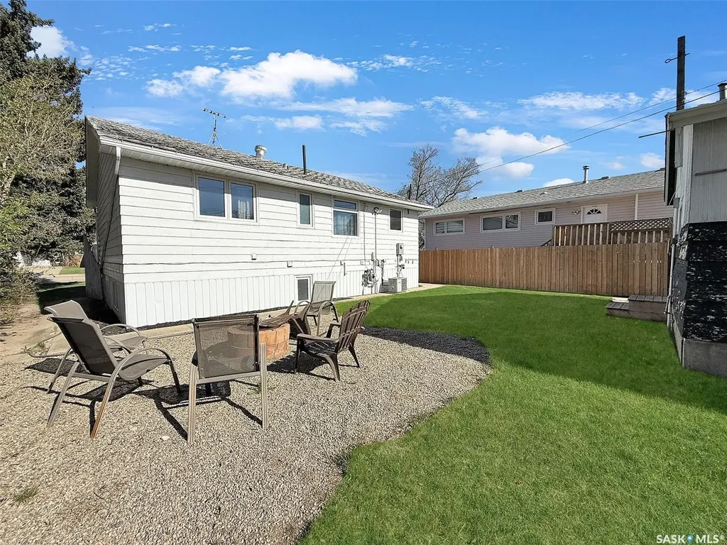 620 8th Avenue NE Swift Current SK S9H 2R3