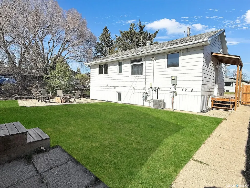 620 8th Avenue NE Swift Current SK S9H 2R3