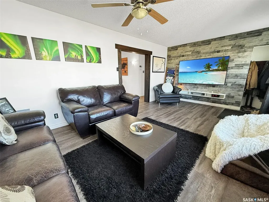 620 8th Avenue NE Swift Current SK S9H 2R3