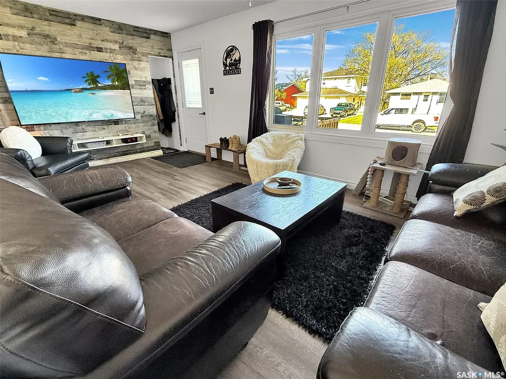 620 8th Avenue NE Swift Current SK S9H 2R3