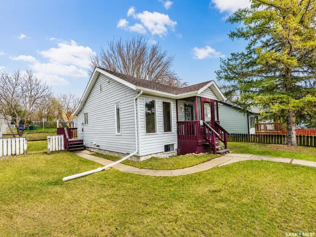 768 Caribou Street W Moose Jaw SK S6H 2K9