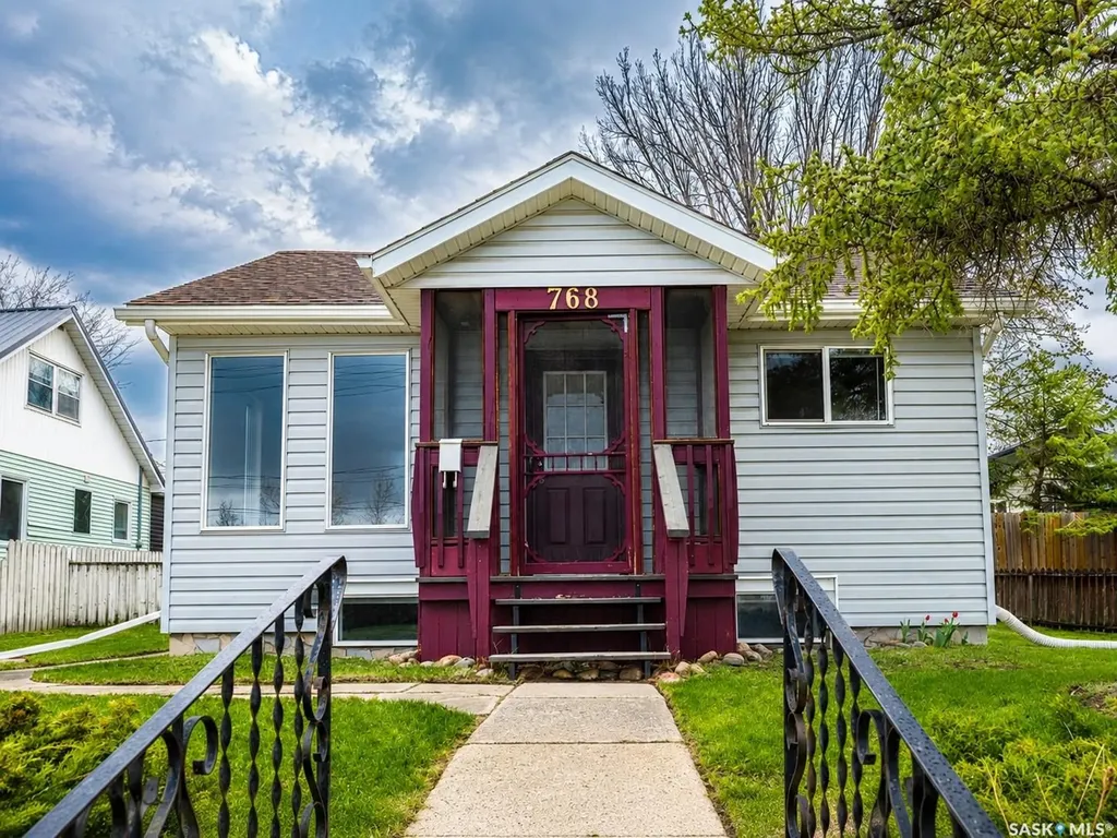 768 Caribou Street W Moose Jaw SK S6H 2K9