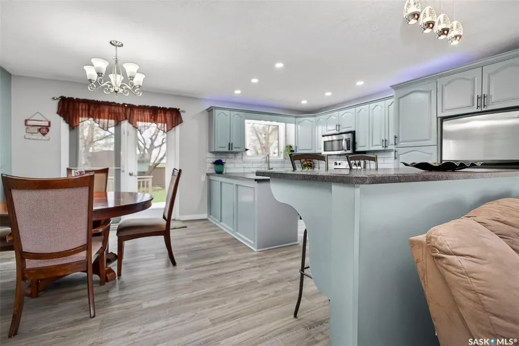 1227 Pascoe Drive E Moose Jaw SK S6H 7A2