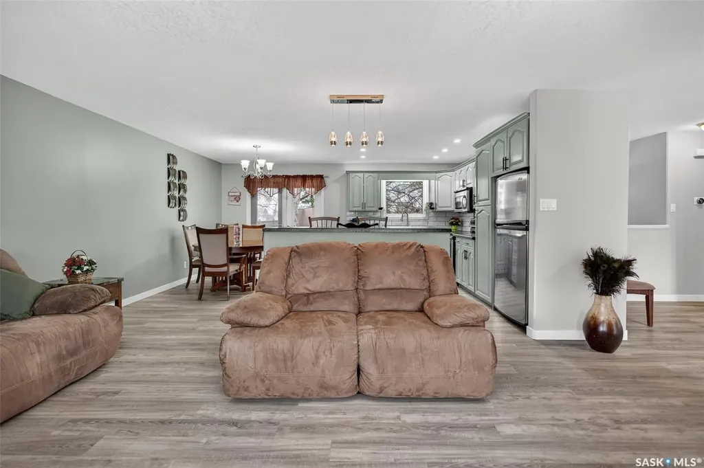 1227 Pascoe Drive E Moose Jaw SK S6H 7A2