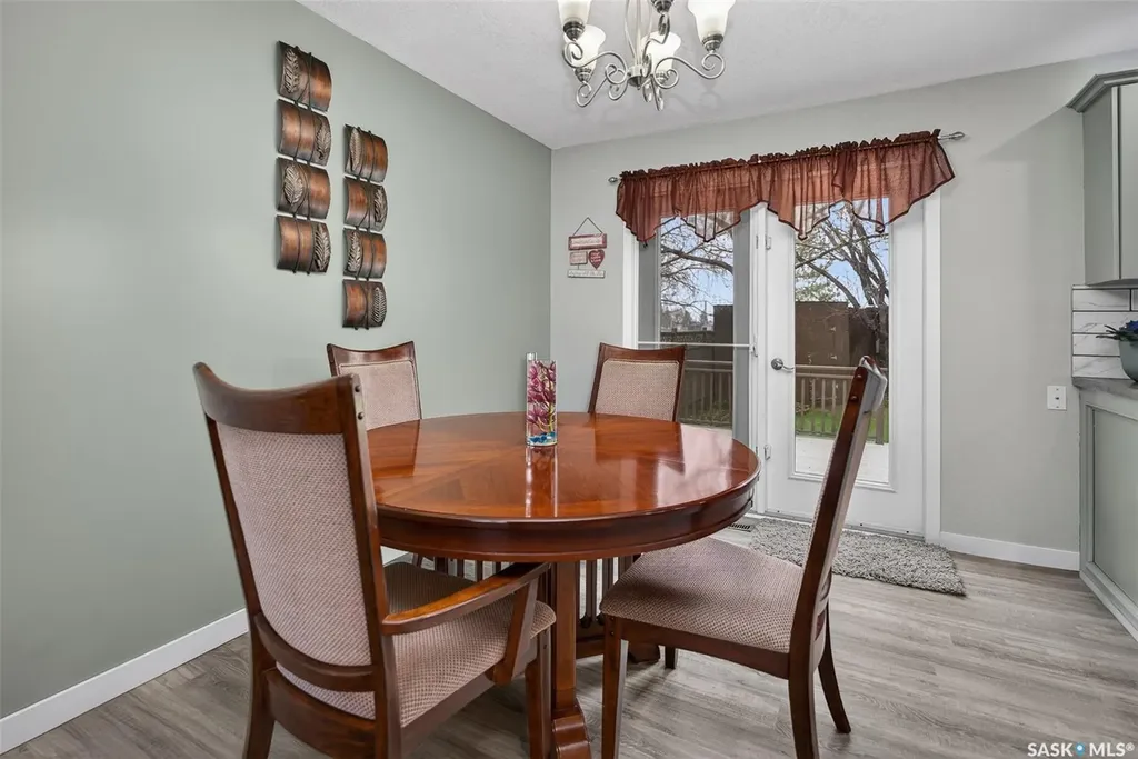 1227 Pascoe Drive E Moose Jaw SK S6H 7A2