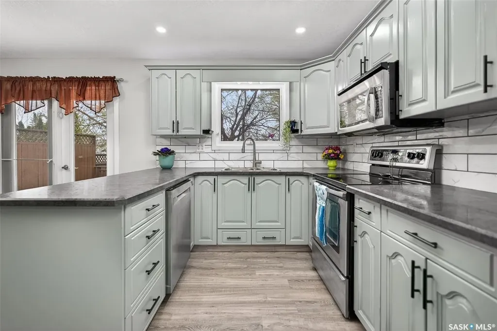 1227 Pascoe Drive E Moose Jaw SK S6H 7A2